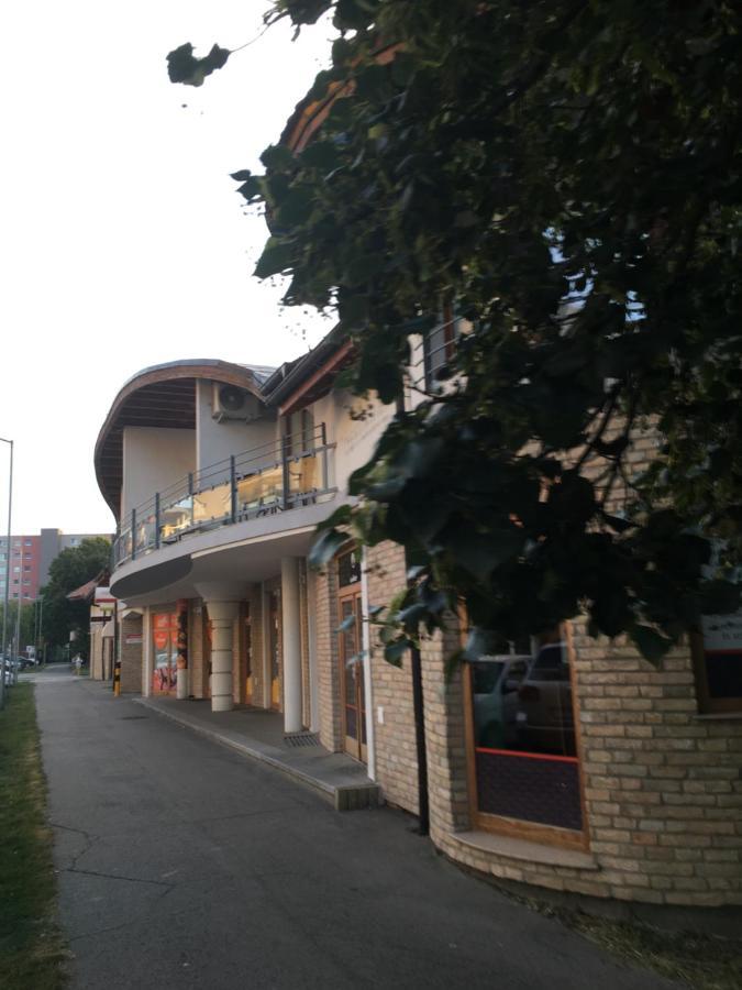Konde Apartments A Dunajská Streda Zewnętrze zdjęcie