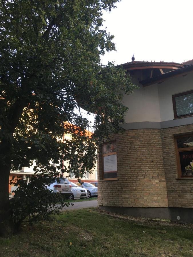 Konde Apartments A Dunajská Streda Zewnętrze zdjęcie