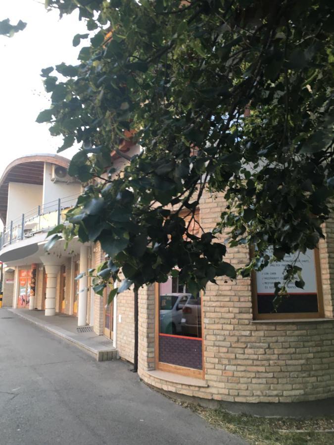 Konde Apartments A Dunajská Streda Zewnętrze zdjęcie